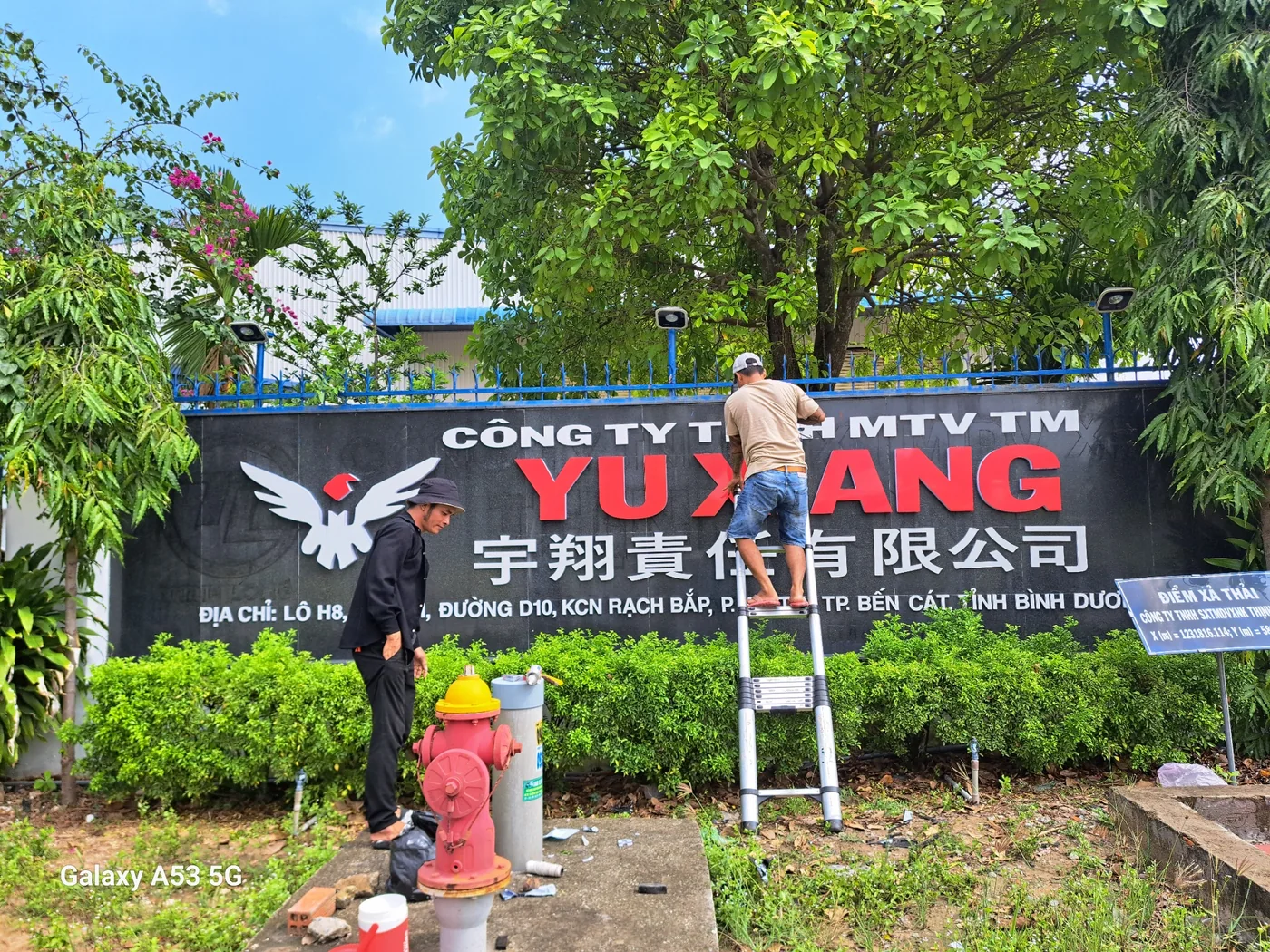 Bảng hiệu công ty YU YANG